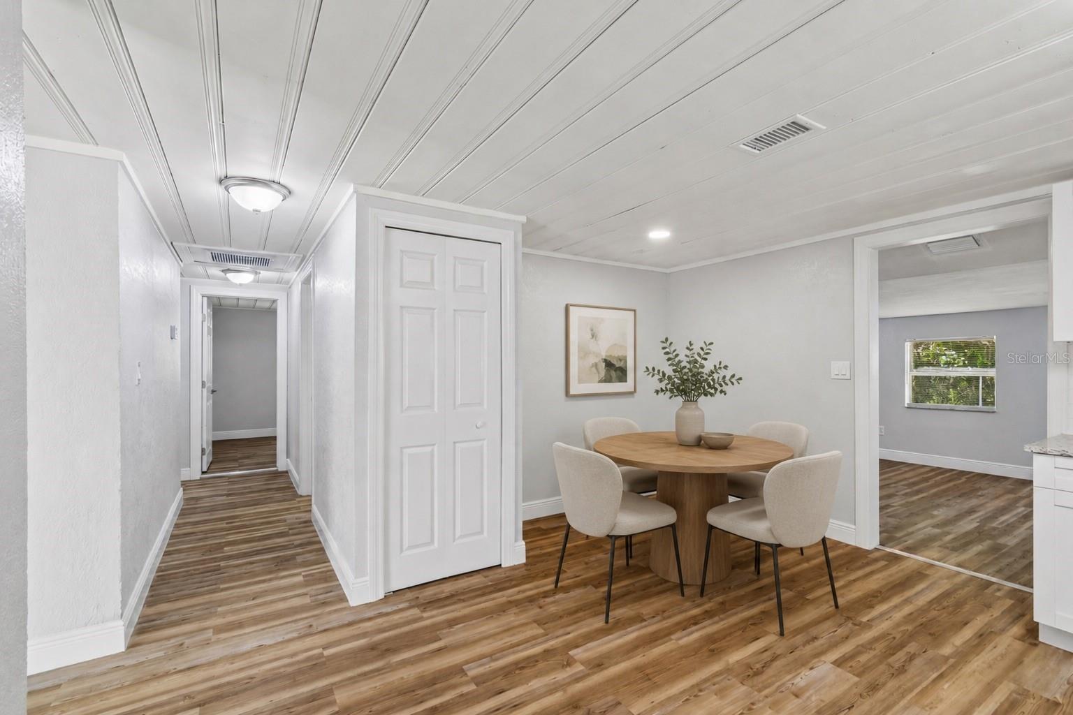dine in kitchen