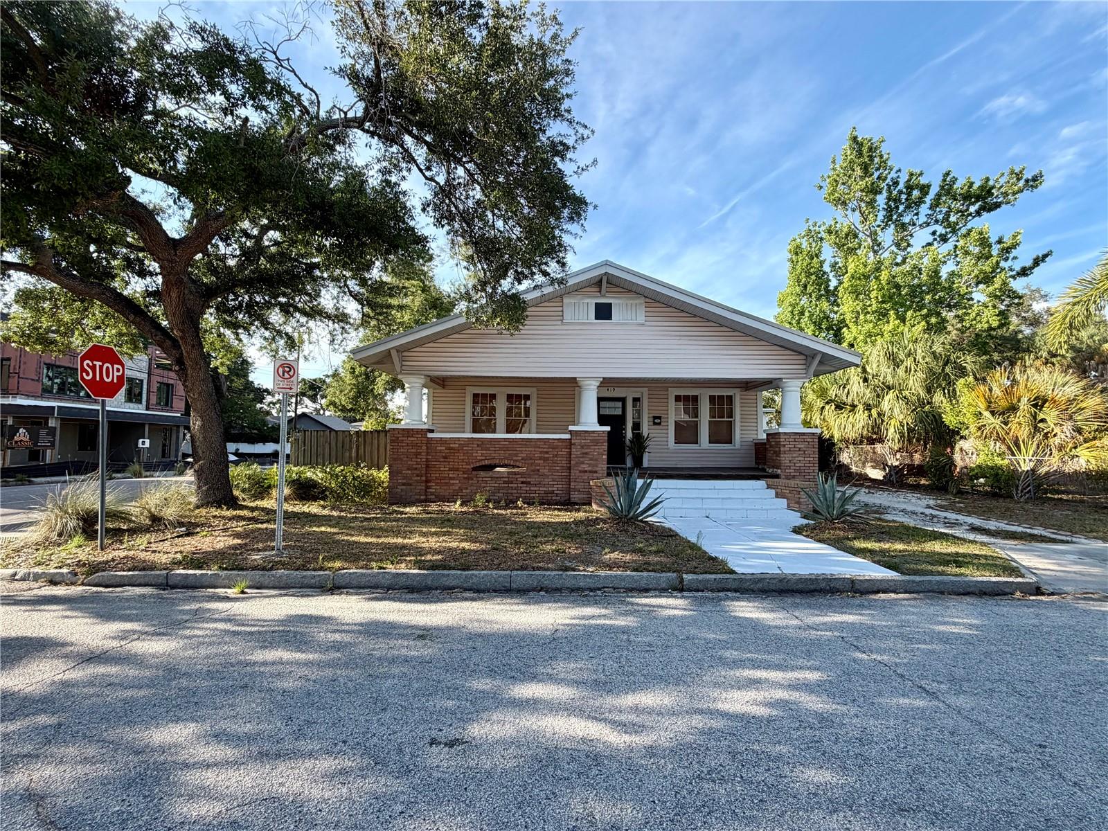 Corner lot, oak tree should not impede development due to corner location