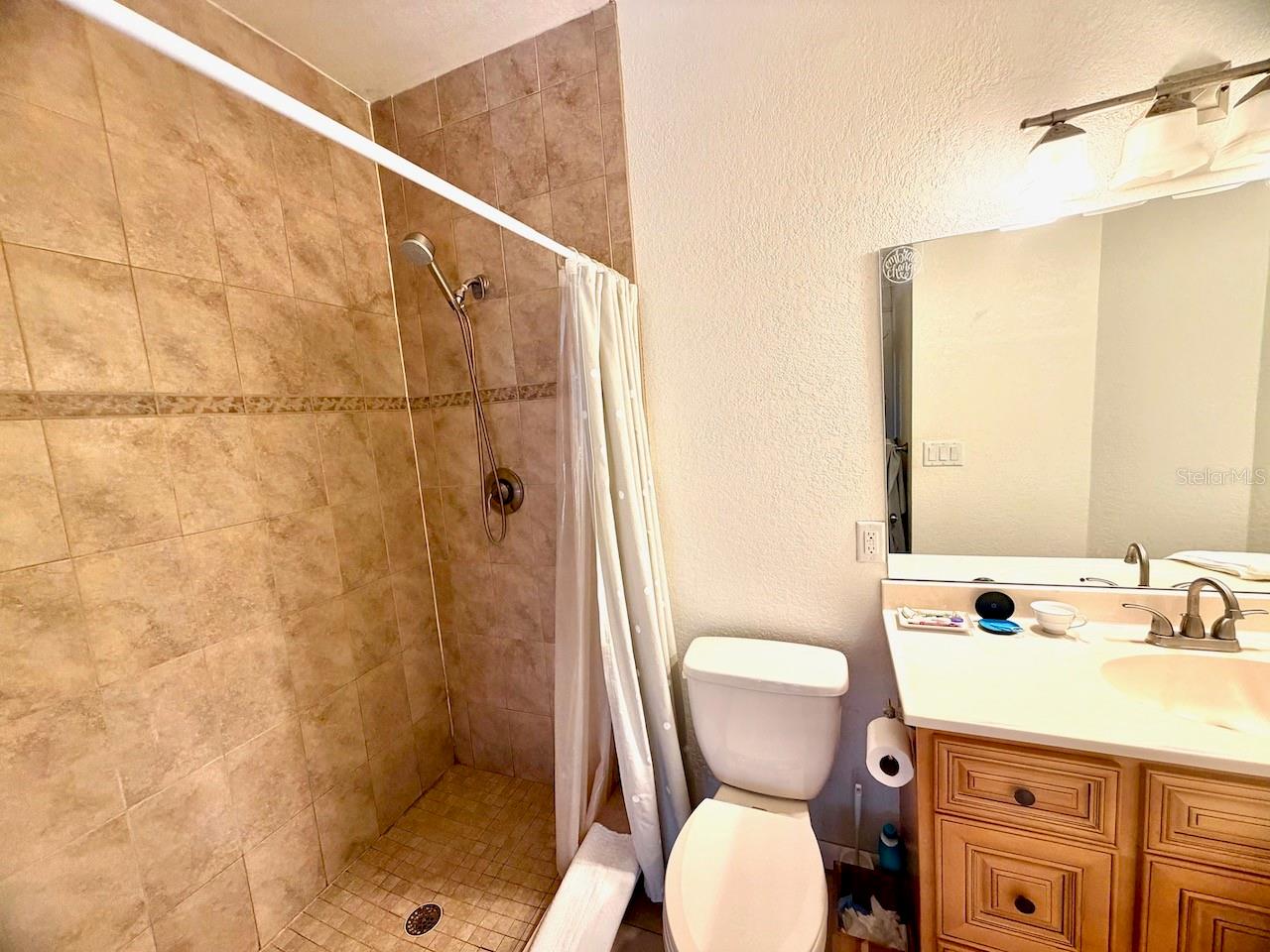 Primary en suite bathroom