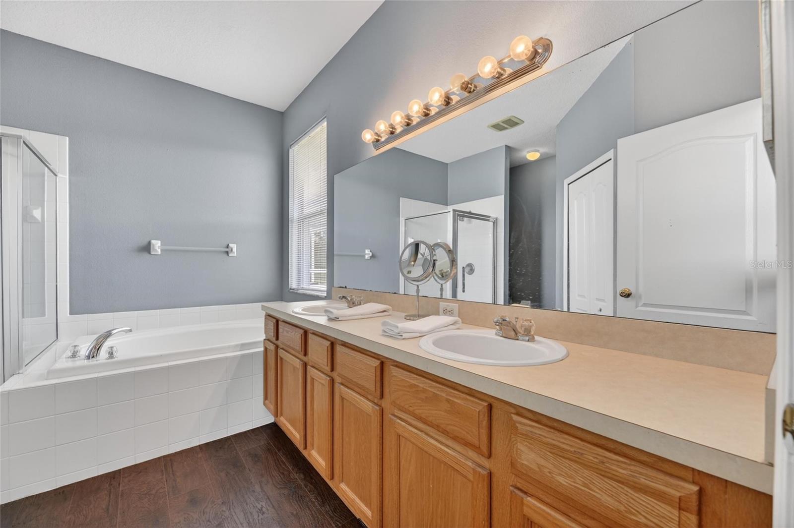Primary Suite Bathroom sinks and tub