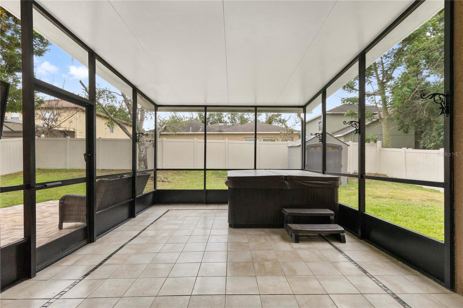 Screened patio - hot tub conveys