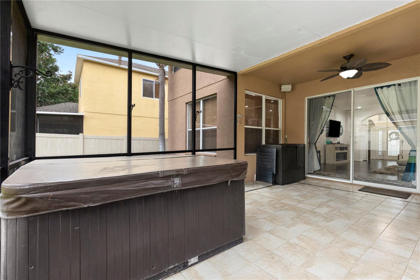 Screened patio - hot tub conveys