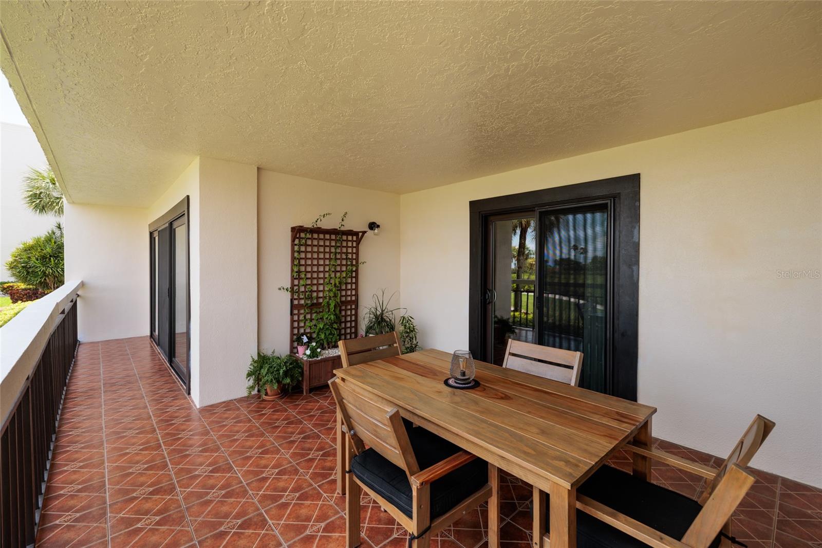 Porch space/ lanai for enjoying early morning coffee/sunrise and evening dining