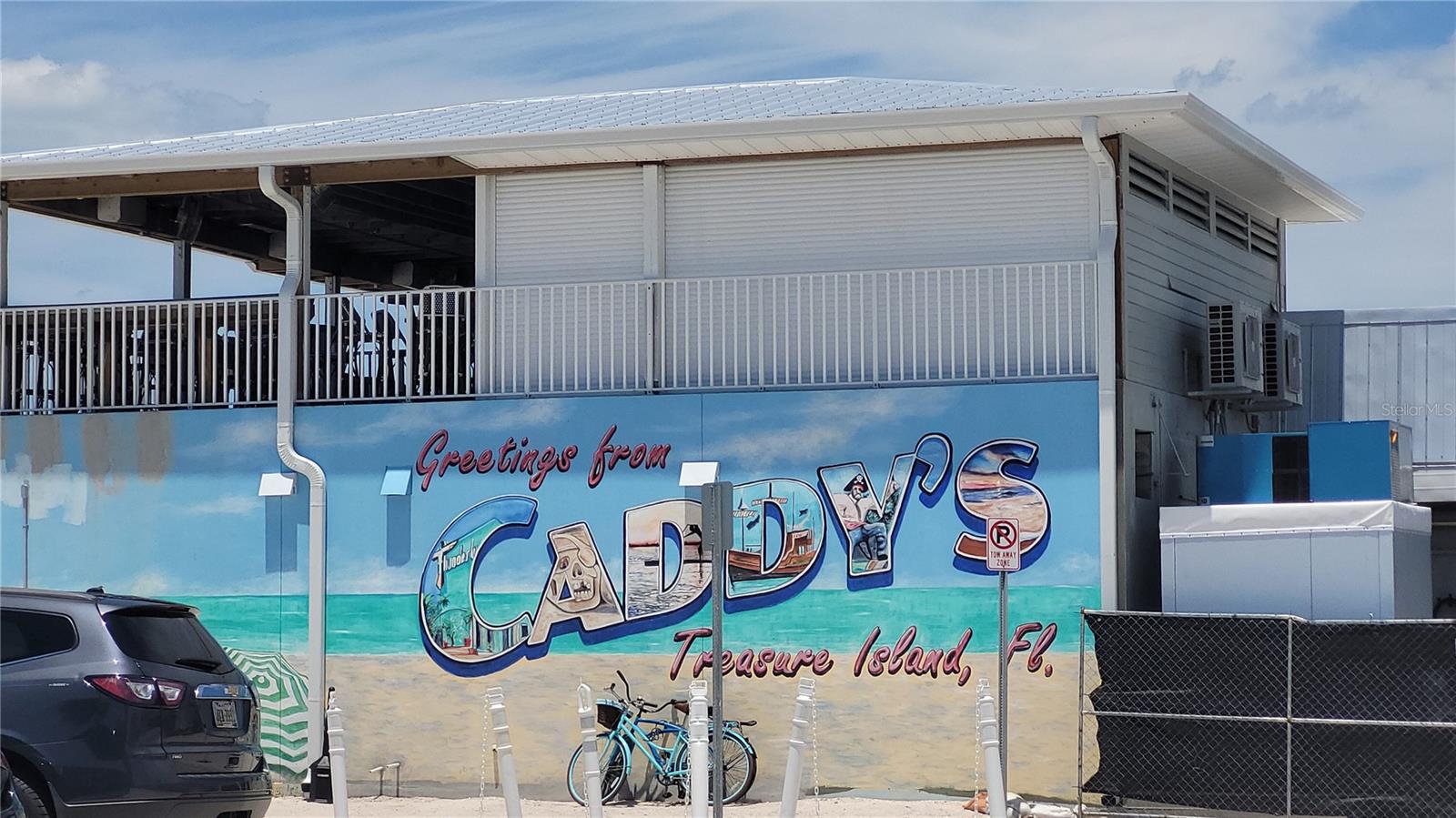 Walking distance to Caddy Beach Bar and Grill