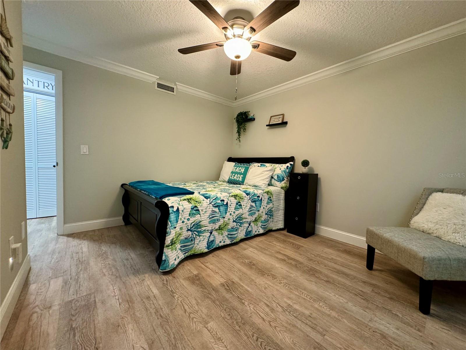 Guest bedroom Queen size bed