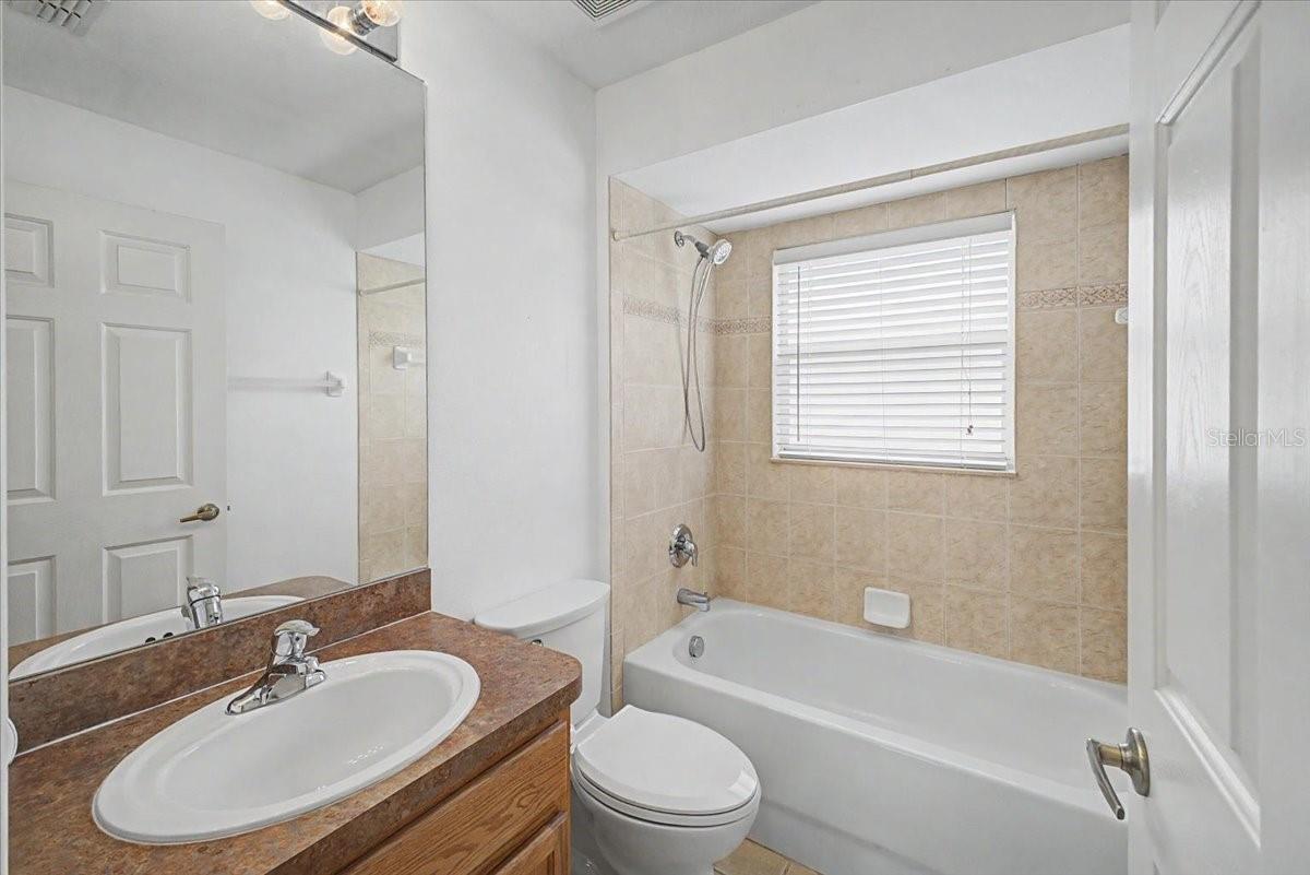 Guest Bathroom with Tub/Shower Combo
