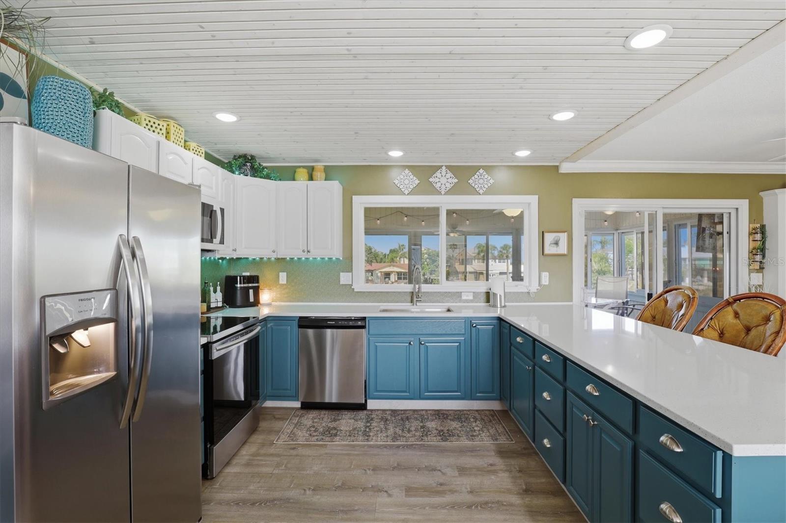 Breakfast Bar, Quartz Counters