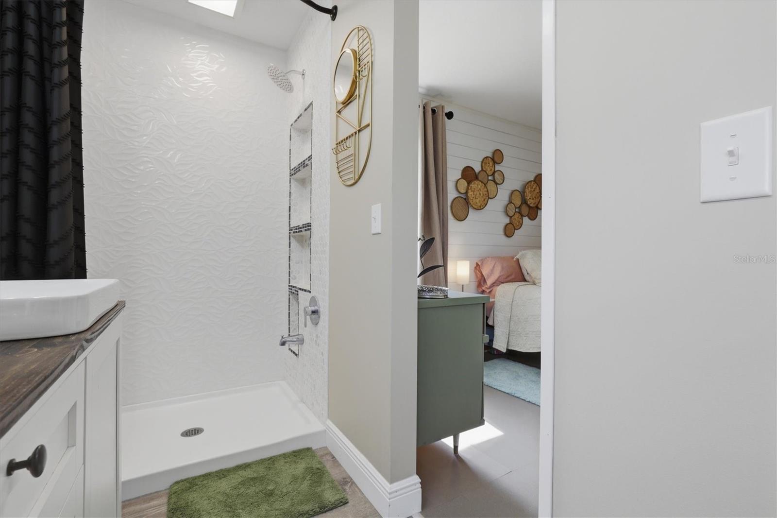Walk in Shower with Insets