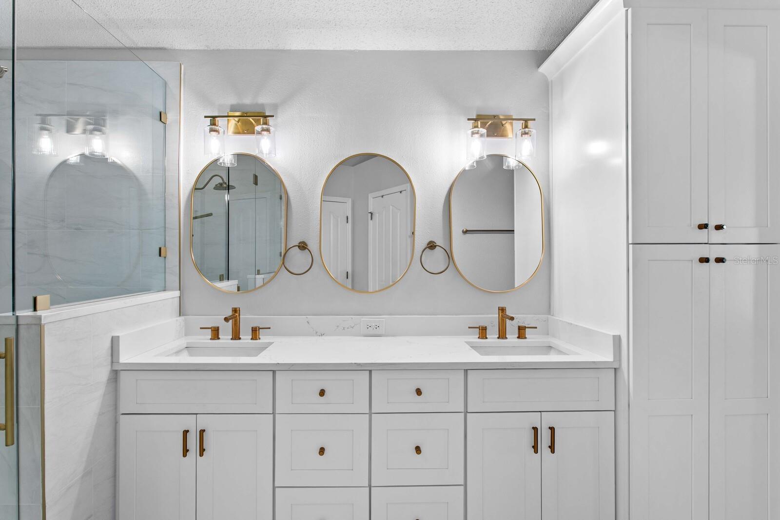 Dual vanities & quartz counters