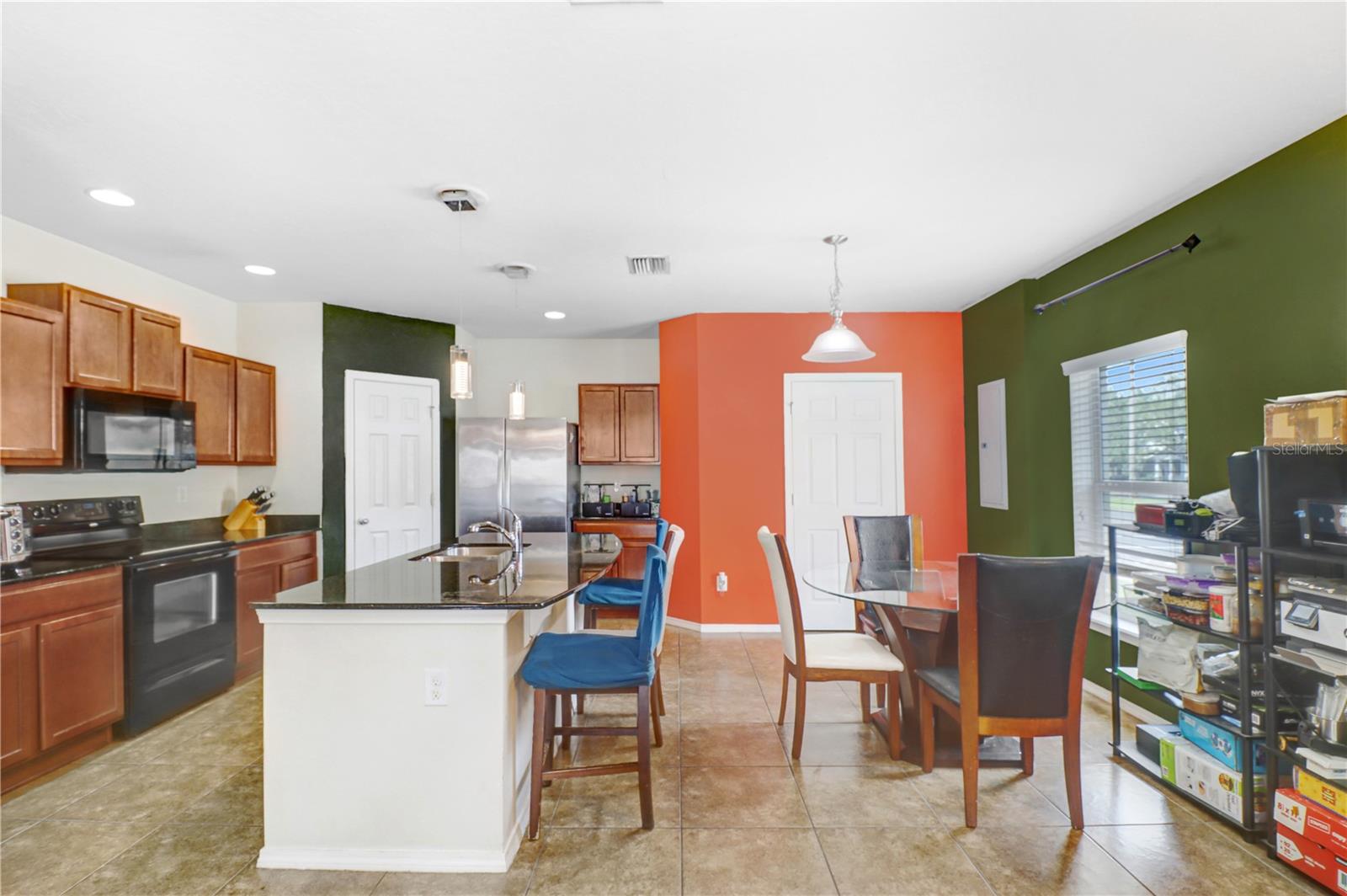 Kitchen Breakfast Bar and Dining Area
