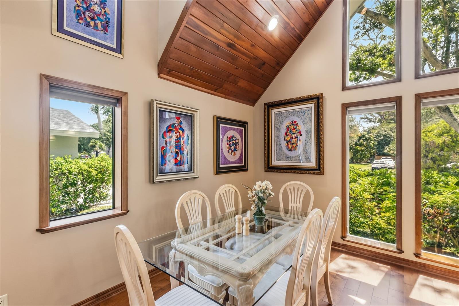 Dinning Table in Kitchen