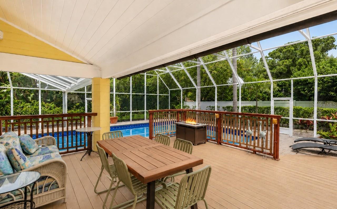 Lanai Eating Area