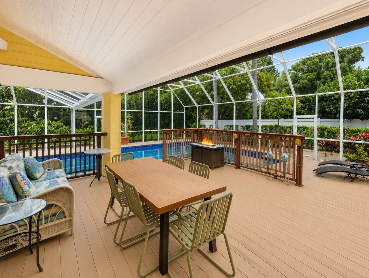 Lanai Eating Area