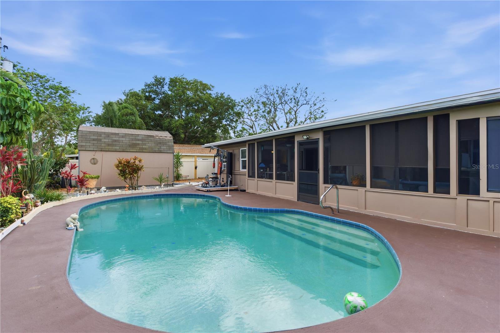 Pool and screened in lanai