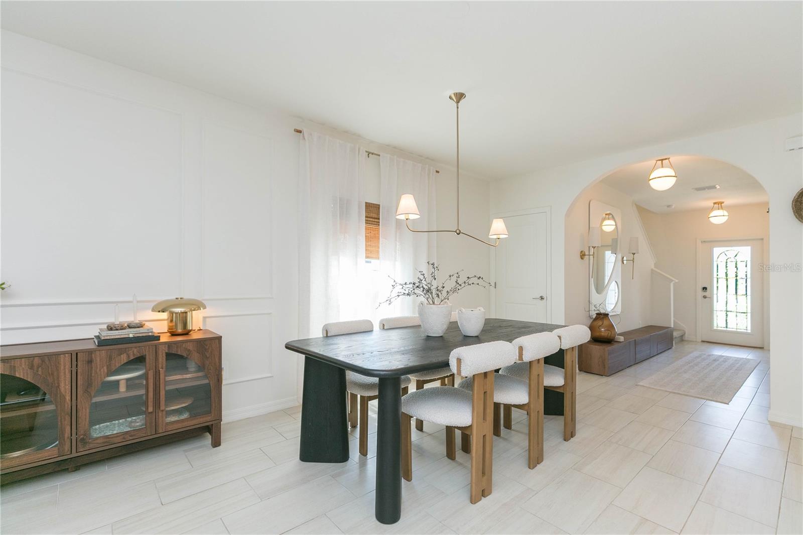 Dining Room/Entryway