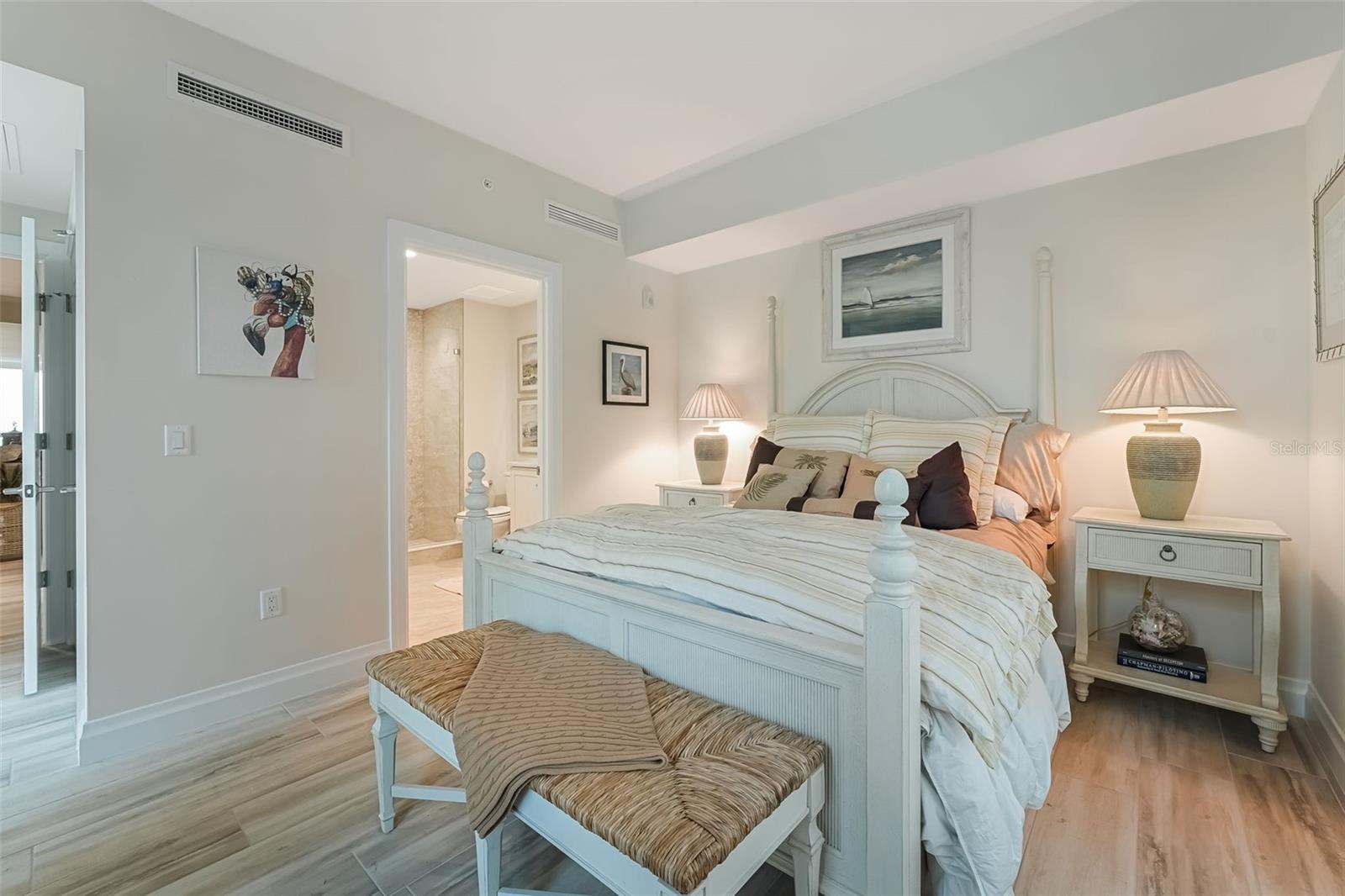 Guest bedroom with ensuite bathroom