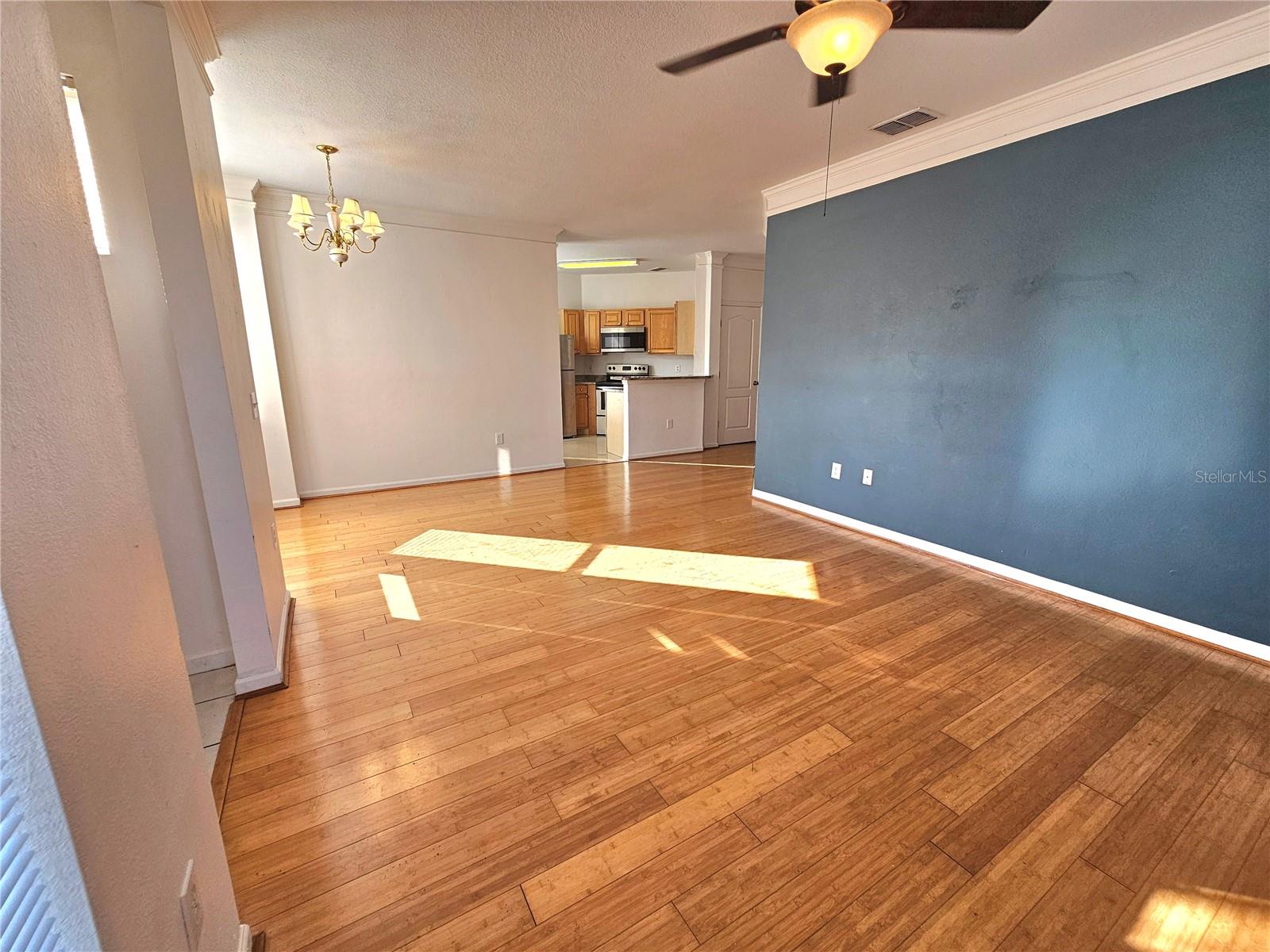 Living/dining room lookingforward the kitchen