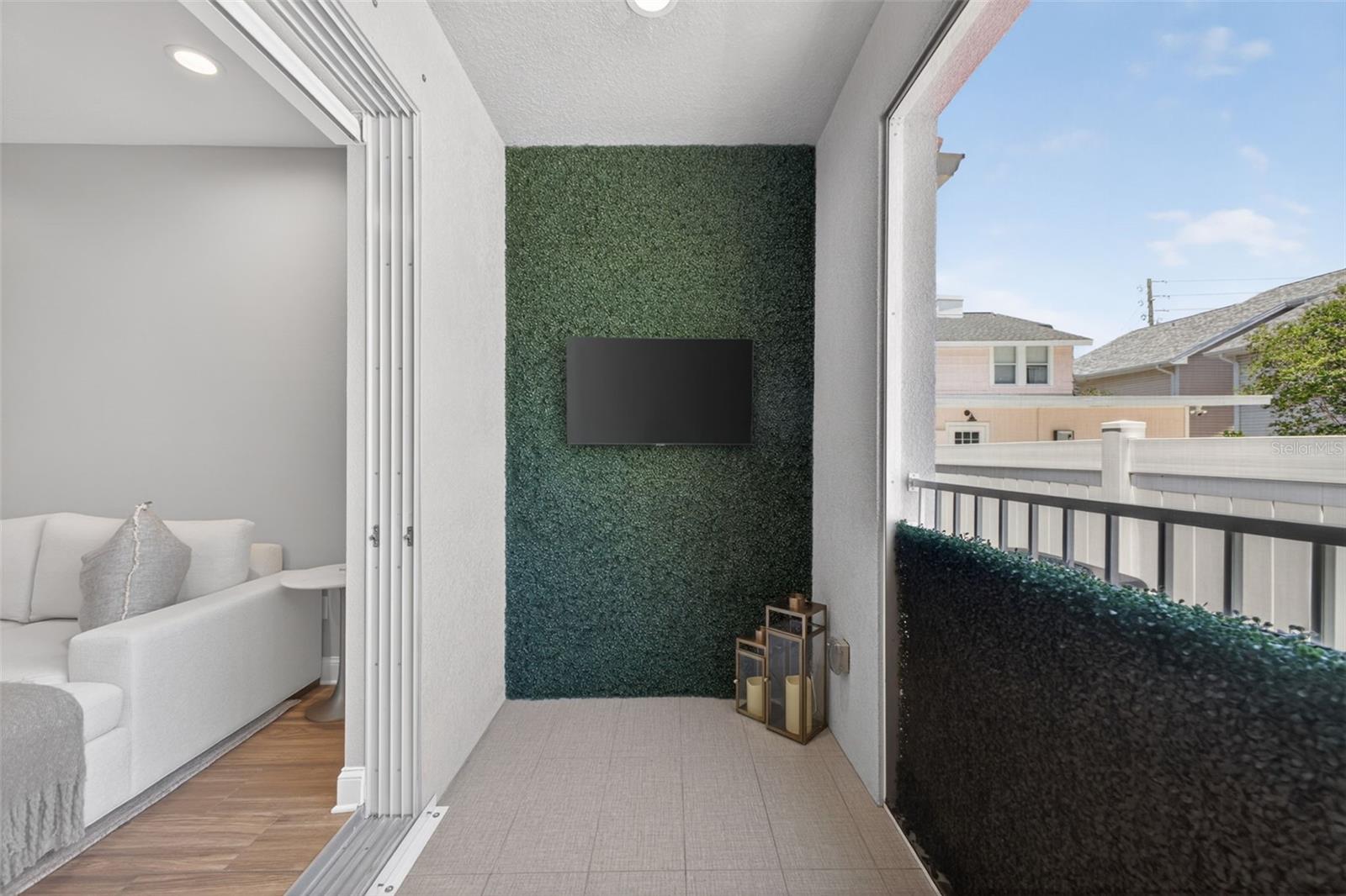 The greenery gives you privacy and brings some outside