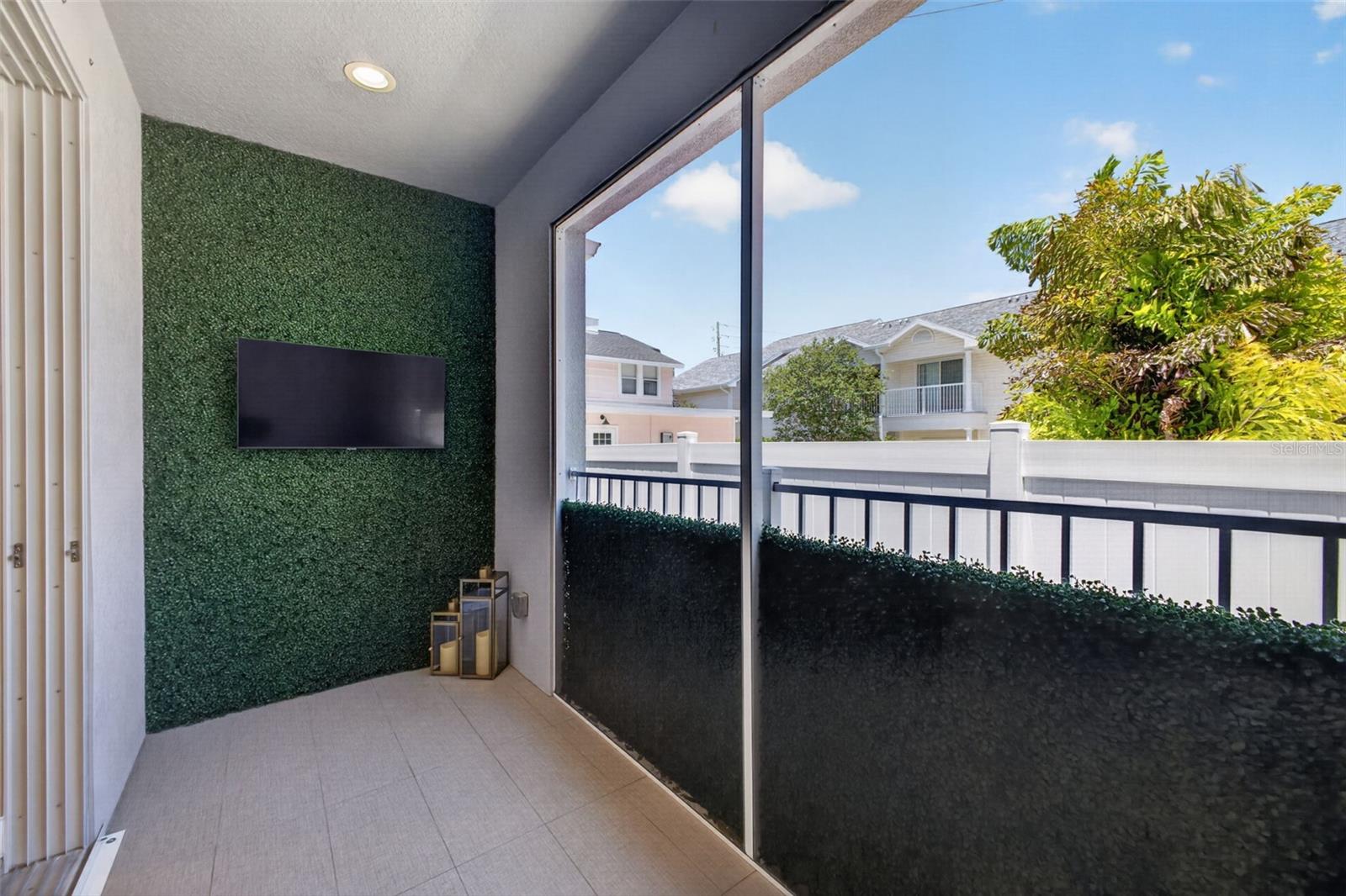 The TV does convey in this outside space.