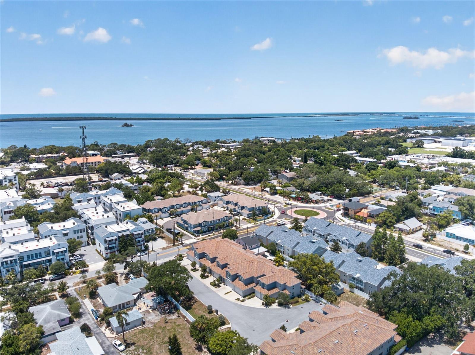 Community is close to downtown and the waterfront. Close enough to walk to shops and restaurants