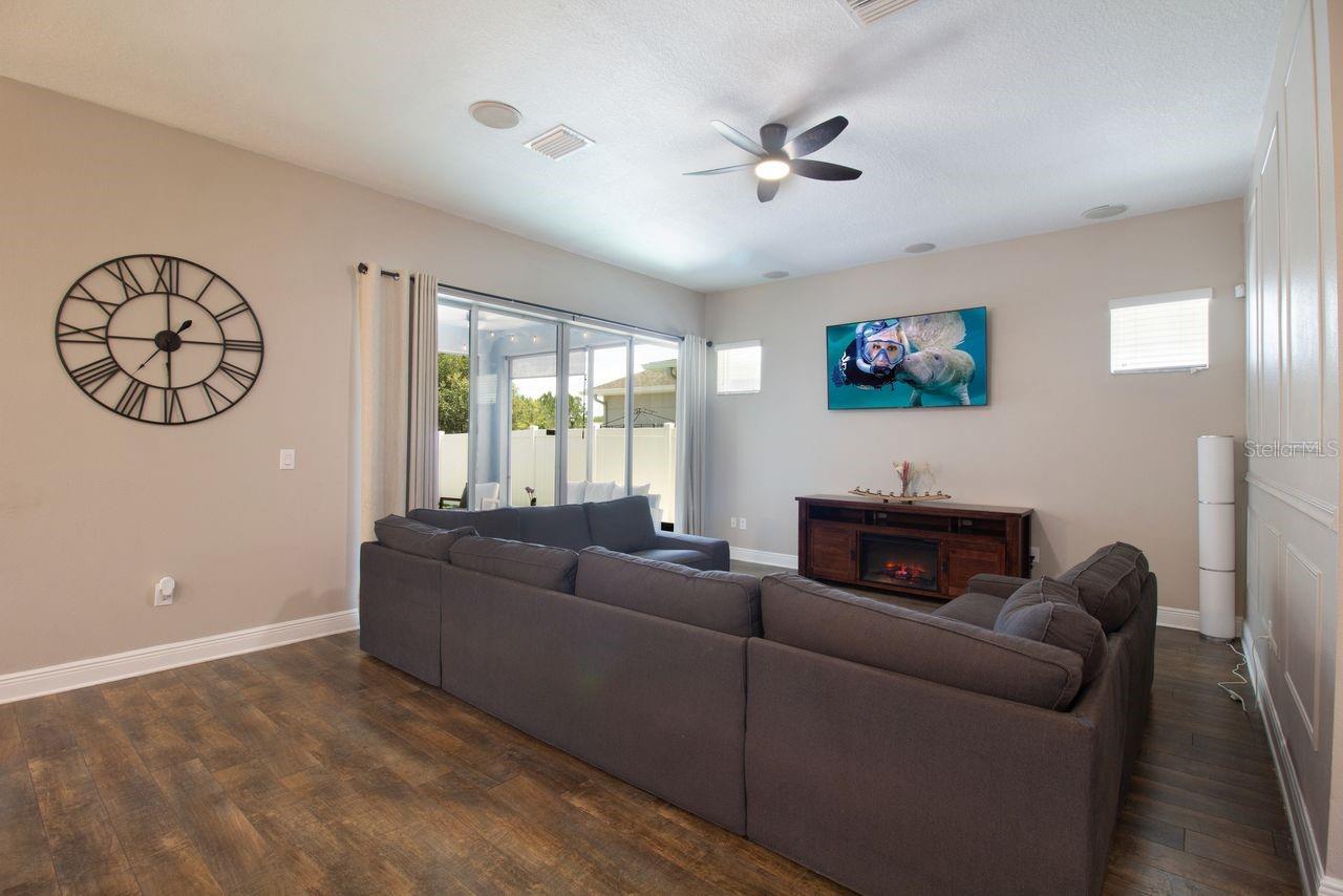 Family room with glass doors to lanai