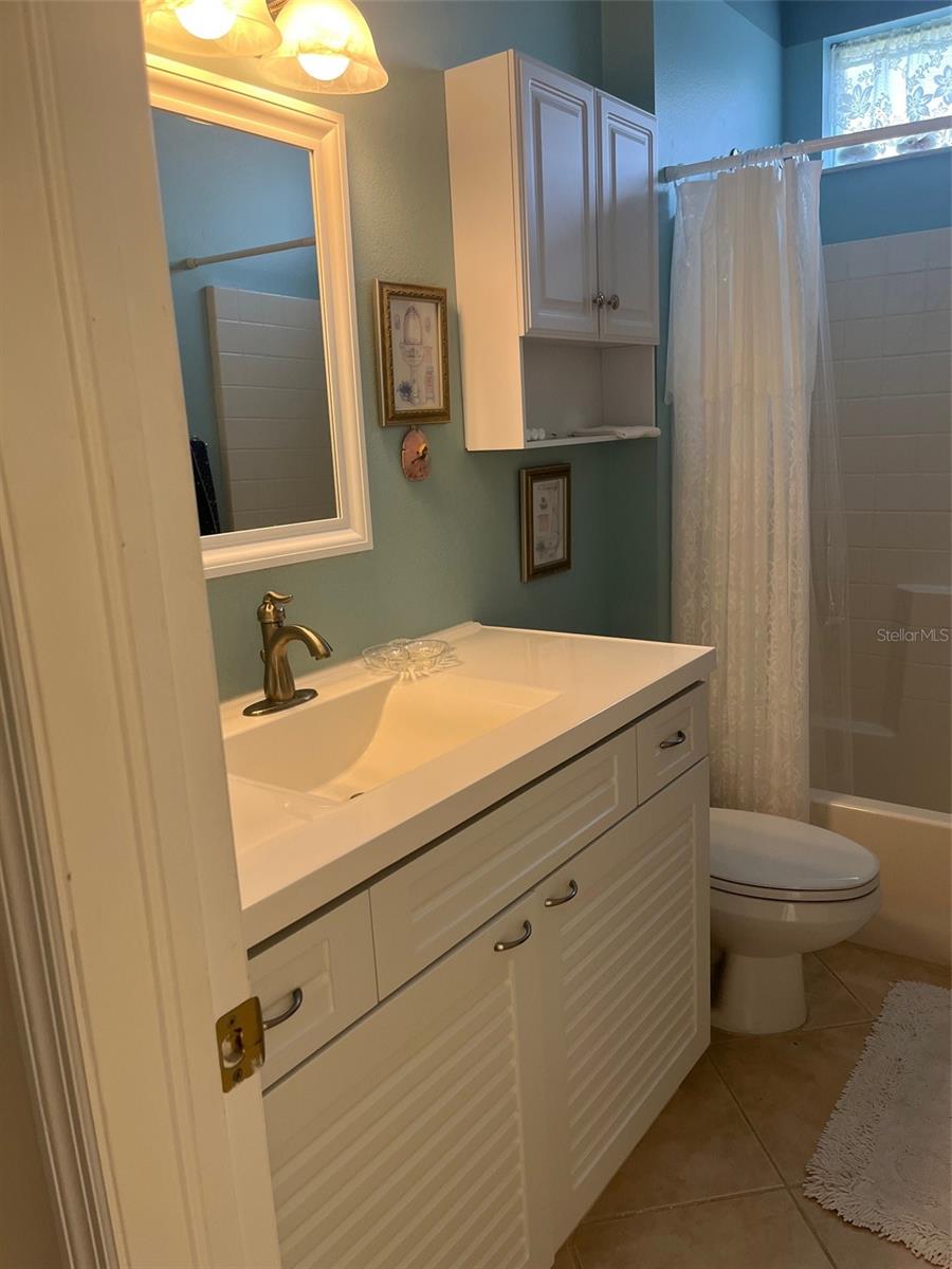 2ND BATHROOM