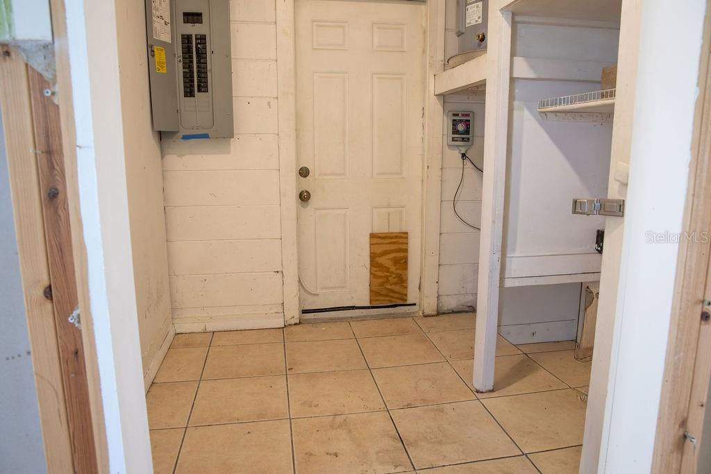 laundry and side yard