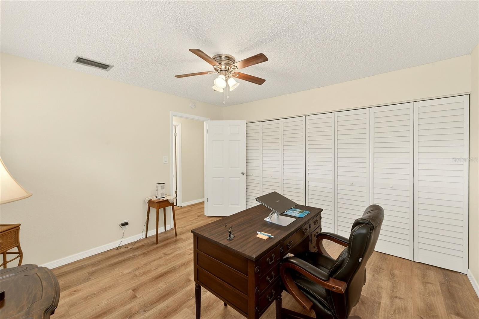 Upstairs guest bedroom 2