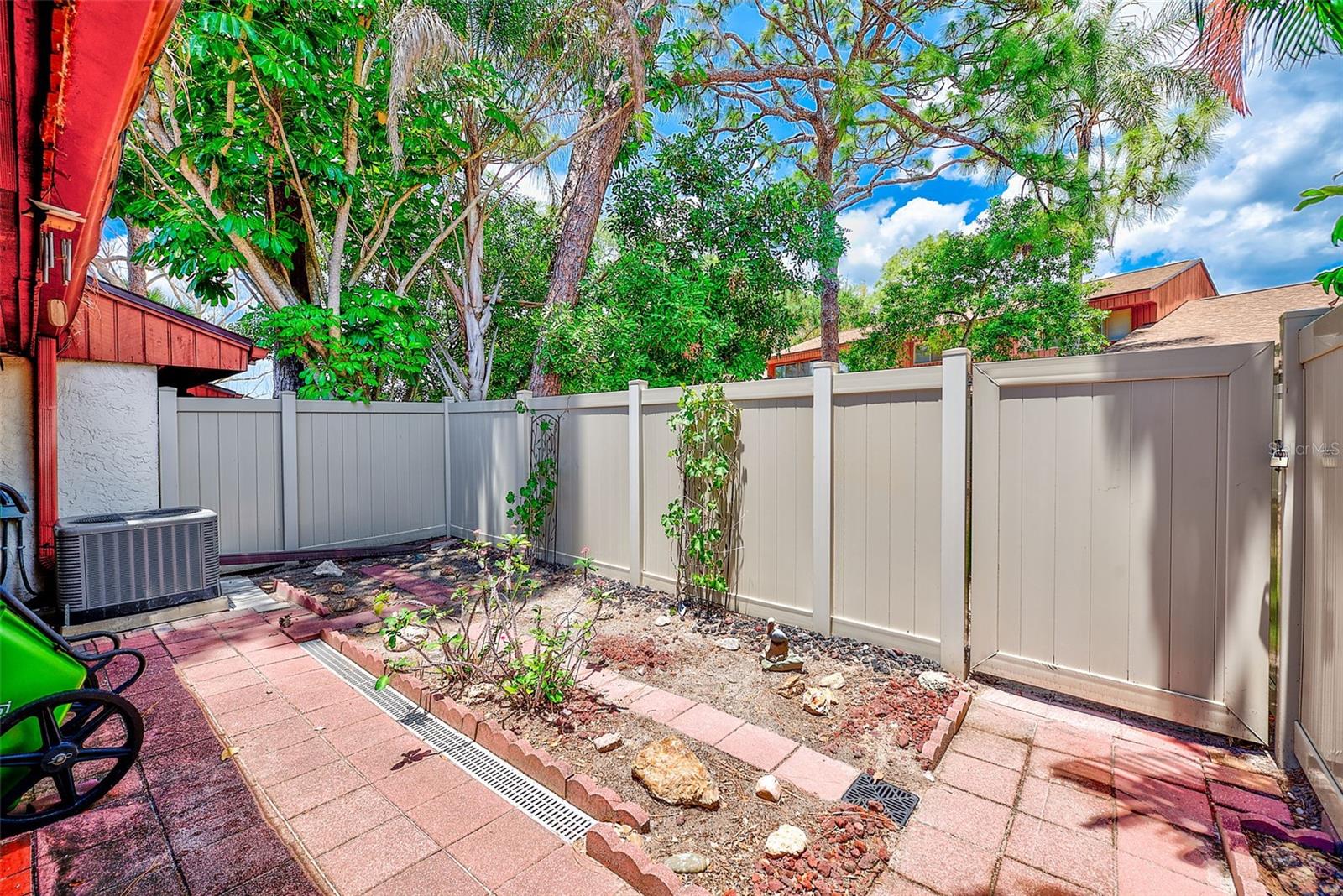 Fully fenced rear courtyard