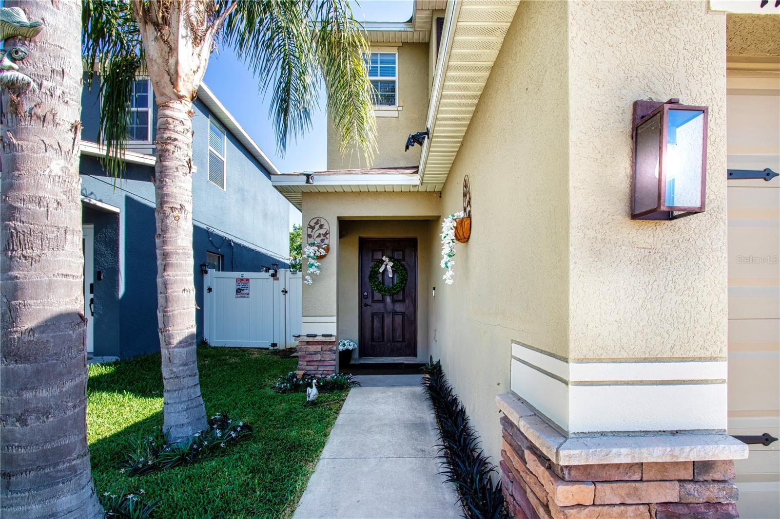 11330 Villas on the Green Front Entry