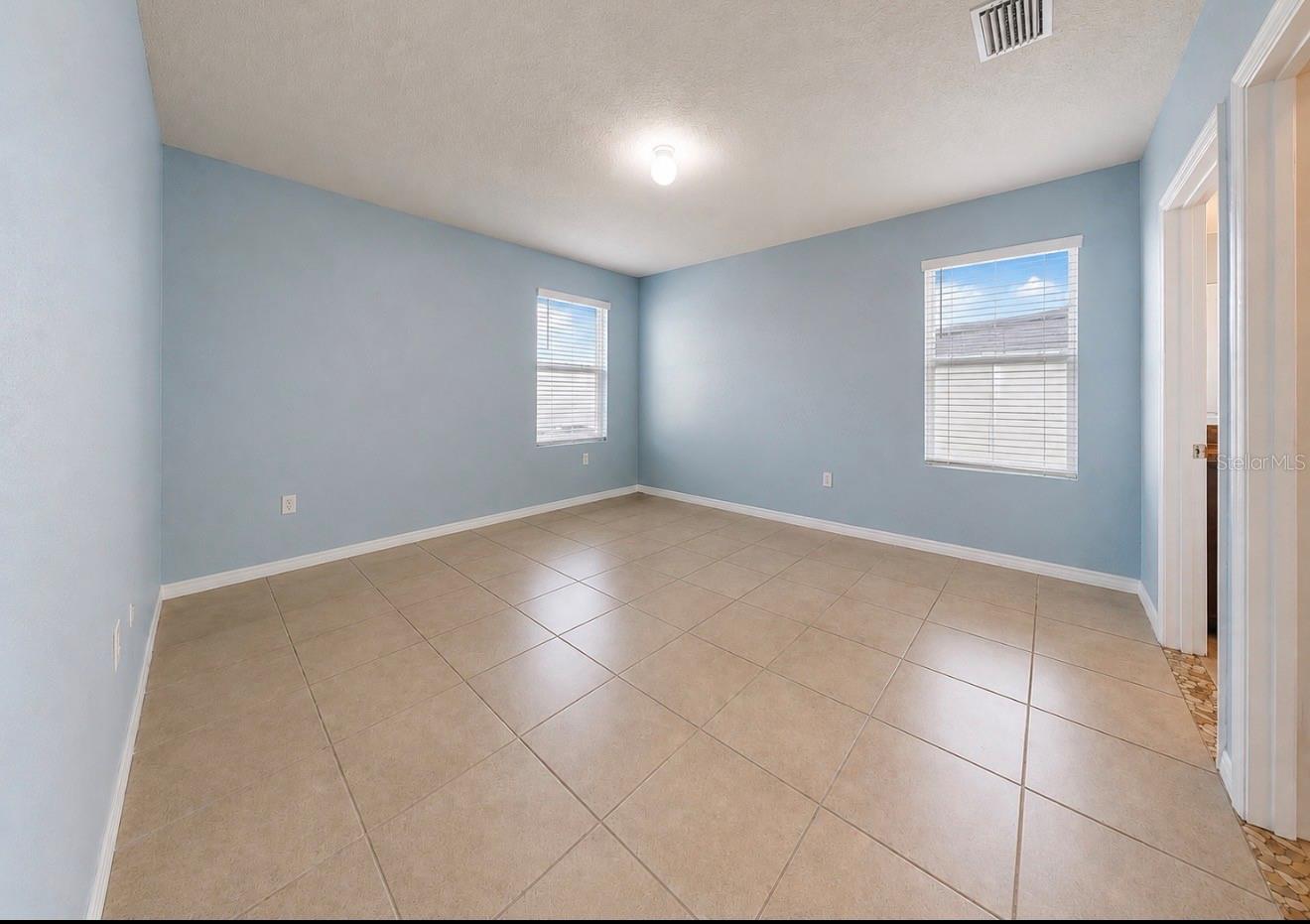 Primary Bedroom with En Suite Bathroom & Walk-In Closet