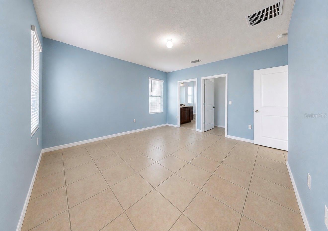 Primary Bedroom with En Suite Bathroom & Walk-In Closet