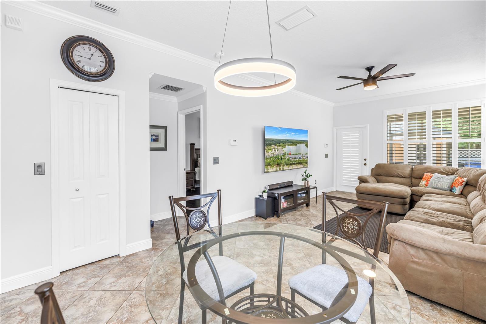 Kitchenette and Living Room Areas