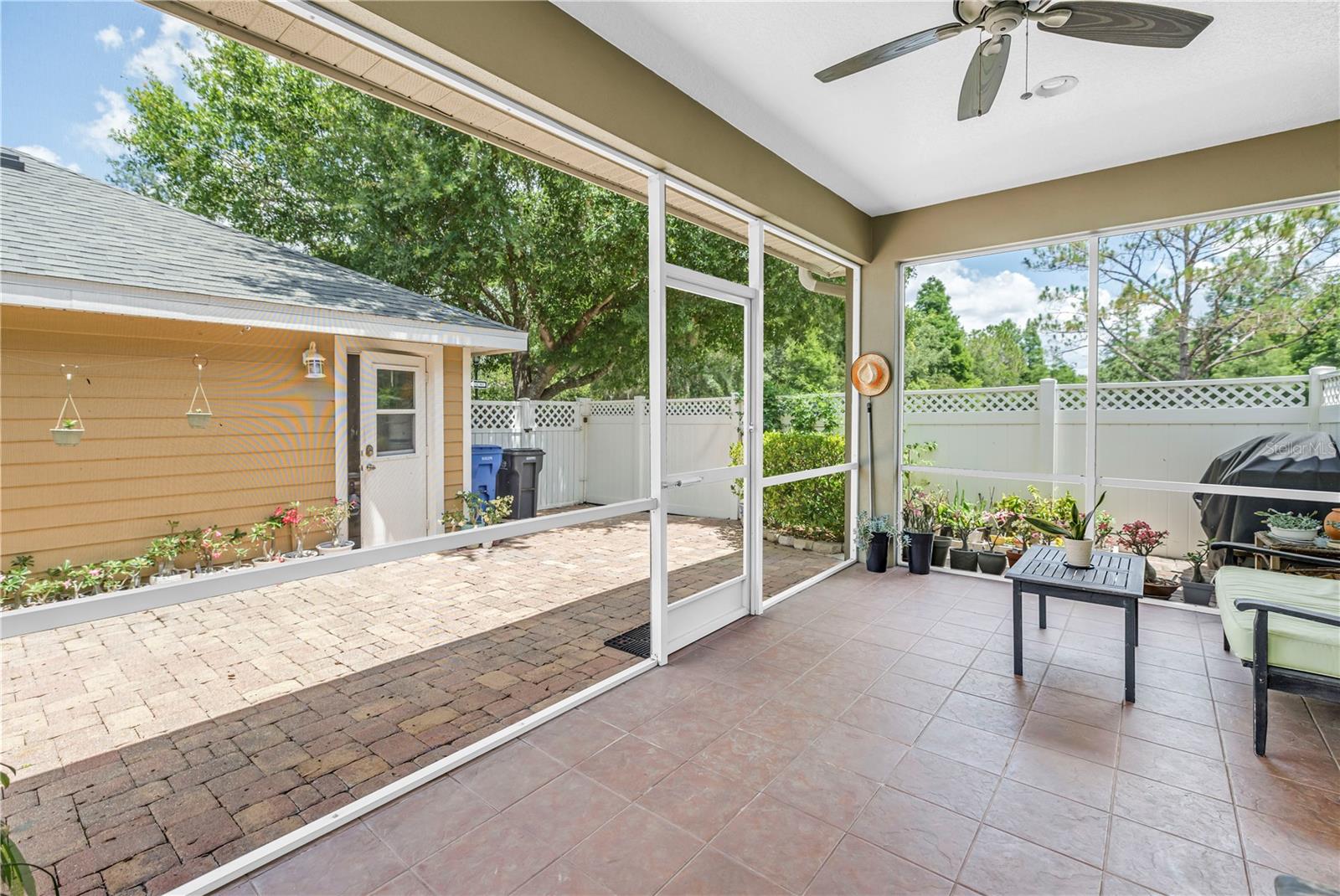 Backyard Screened in Lanai