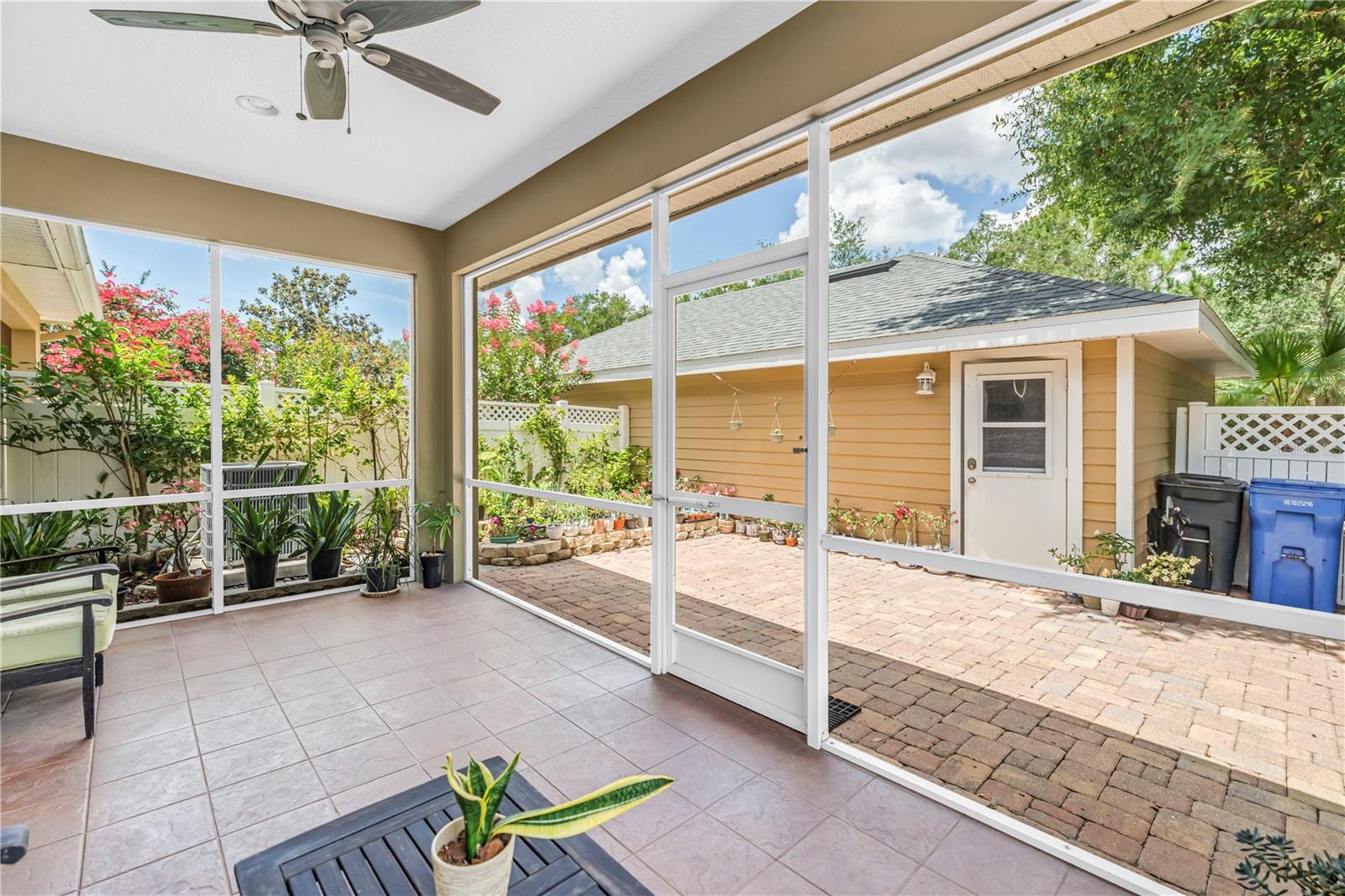 Backyard Screened in Lanai