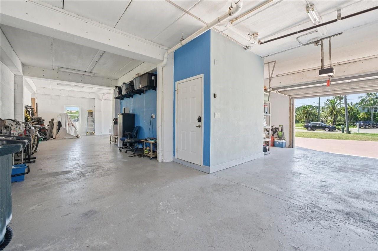 U-shaped garage-room for toys/boats
