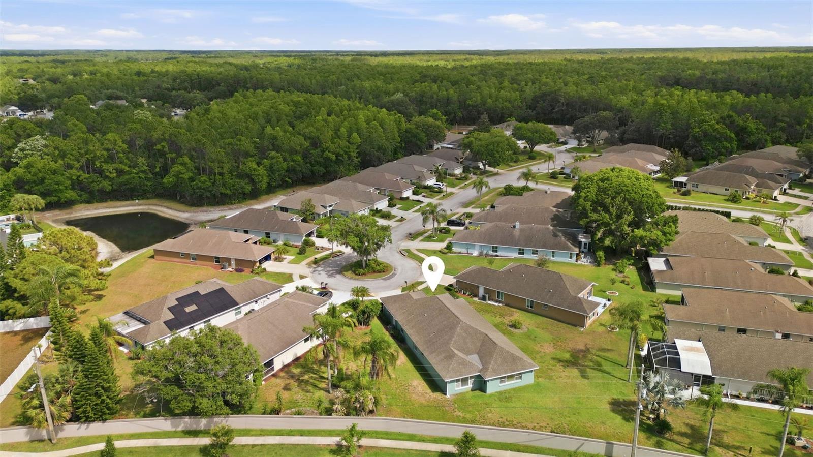 Greenspaces with sidewalks throughout Wyndtree offer pleasant walking areas.