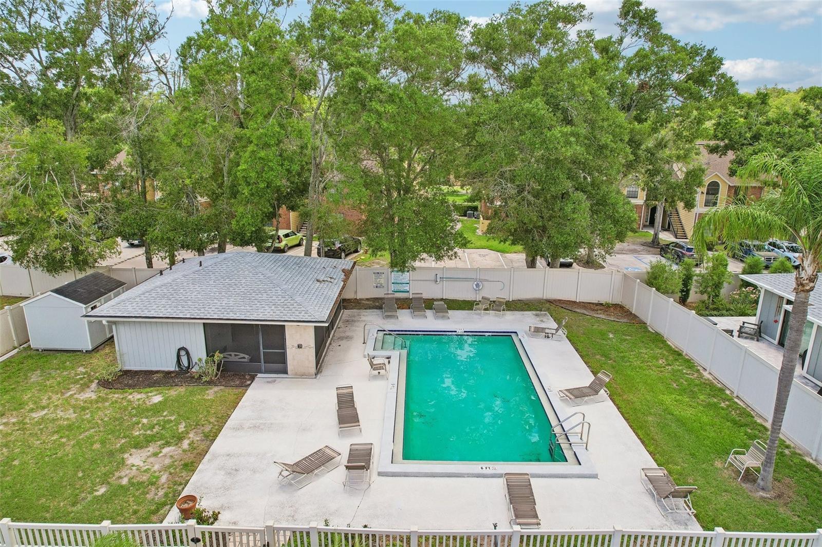 TB8509702