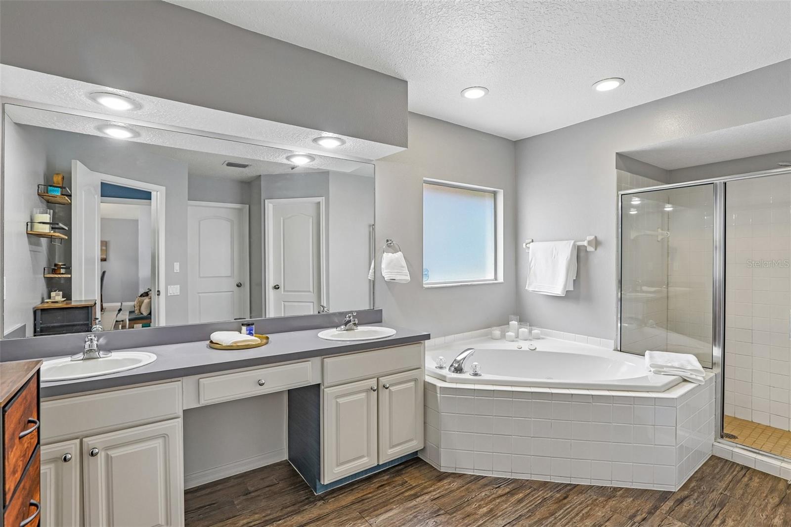 Primary En Suite Bathroom