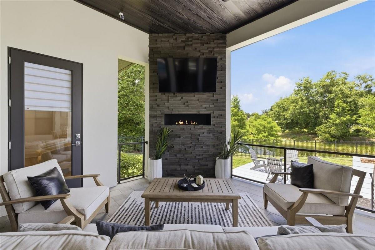 Outdoor Fireplace with Extended Entertainment Space