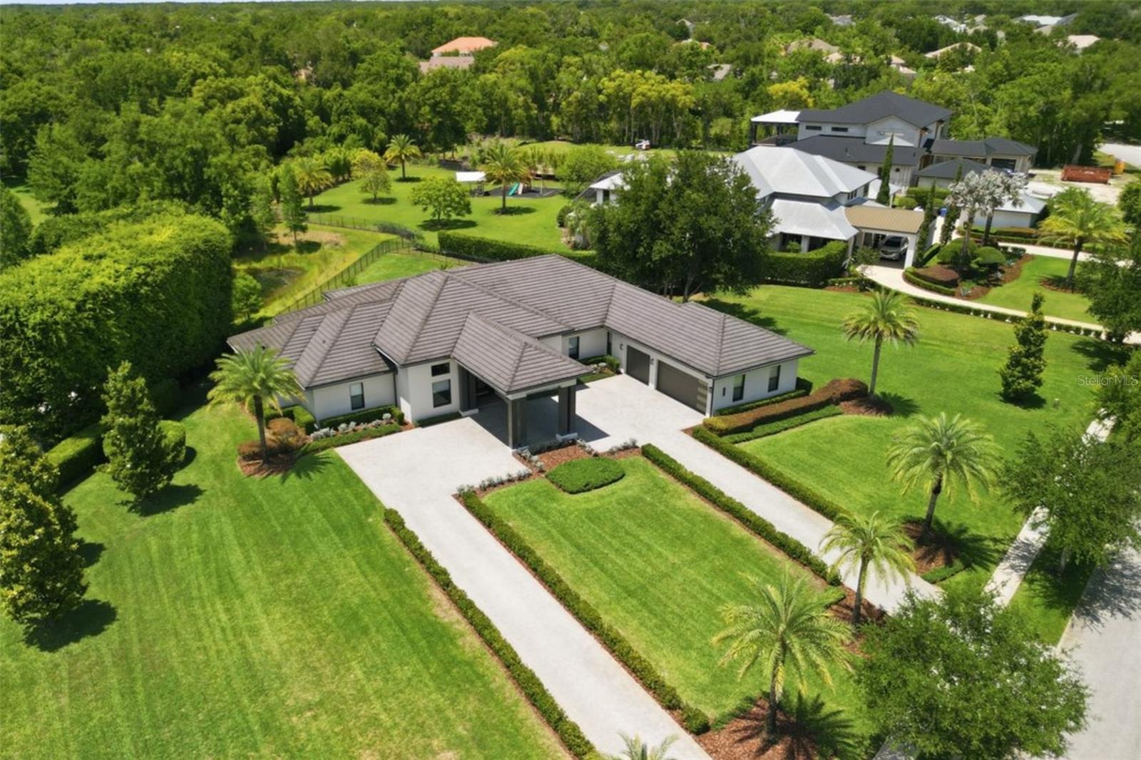 Modern Estate on 1.08 Acre