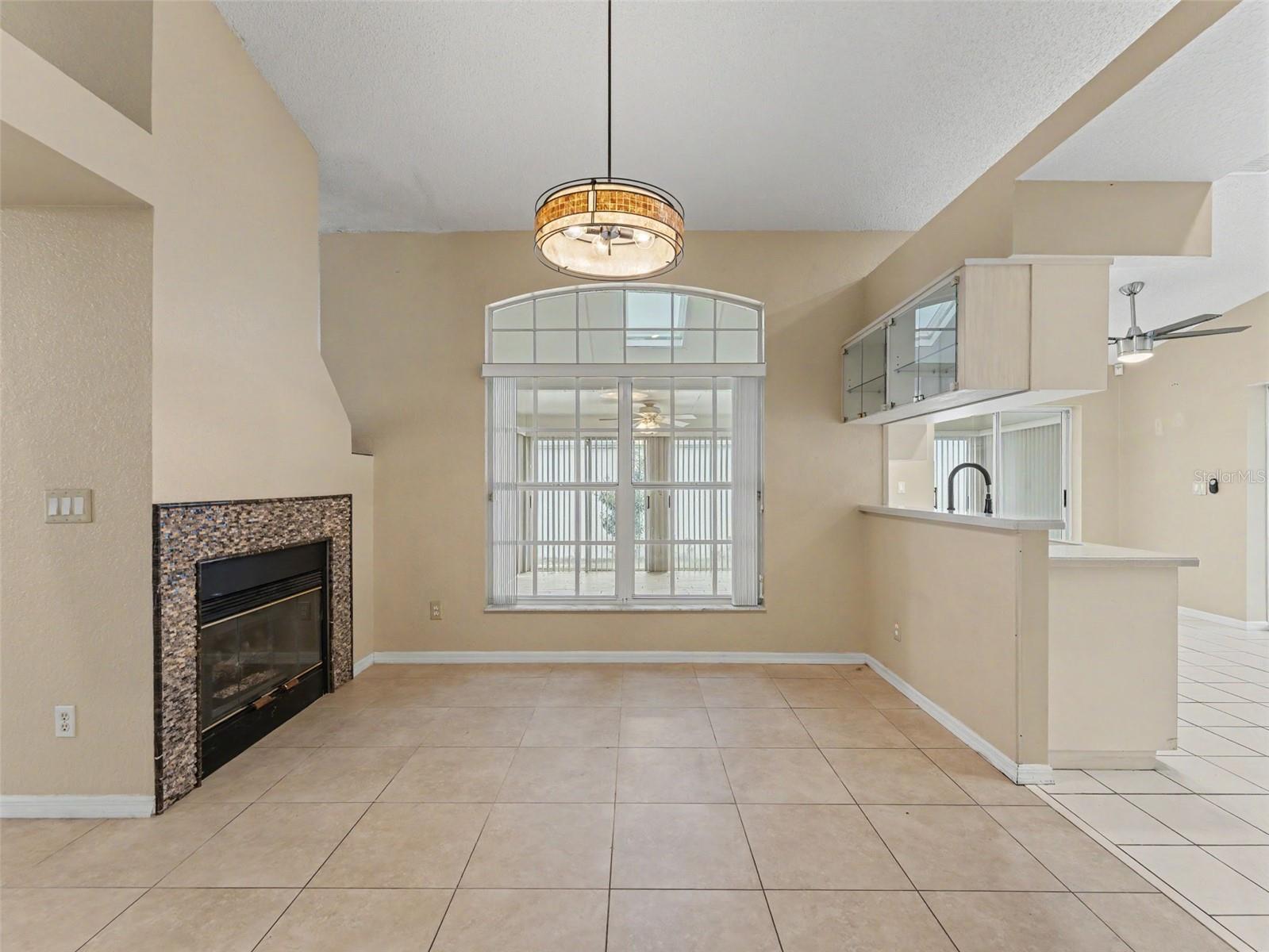 Dining area w/fireplace