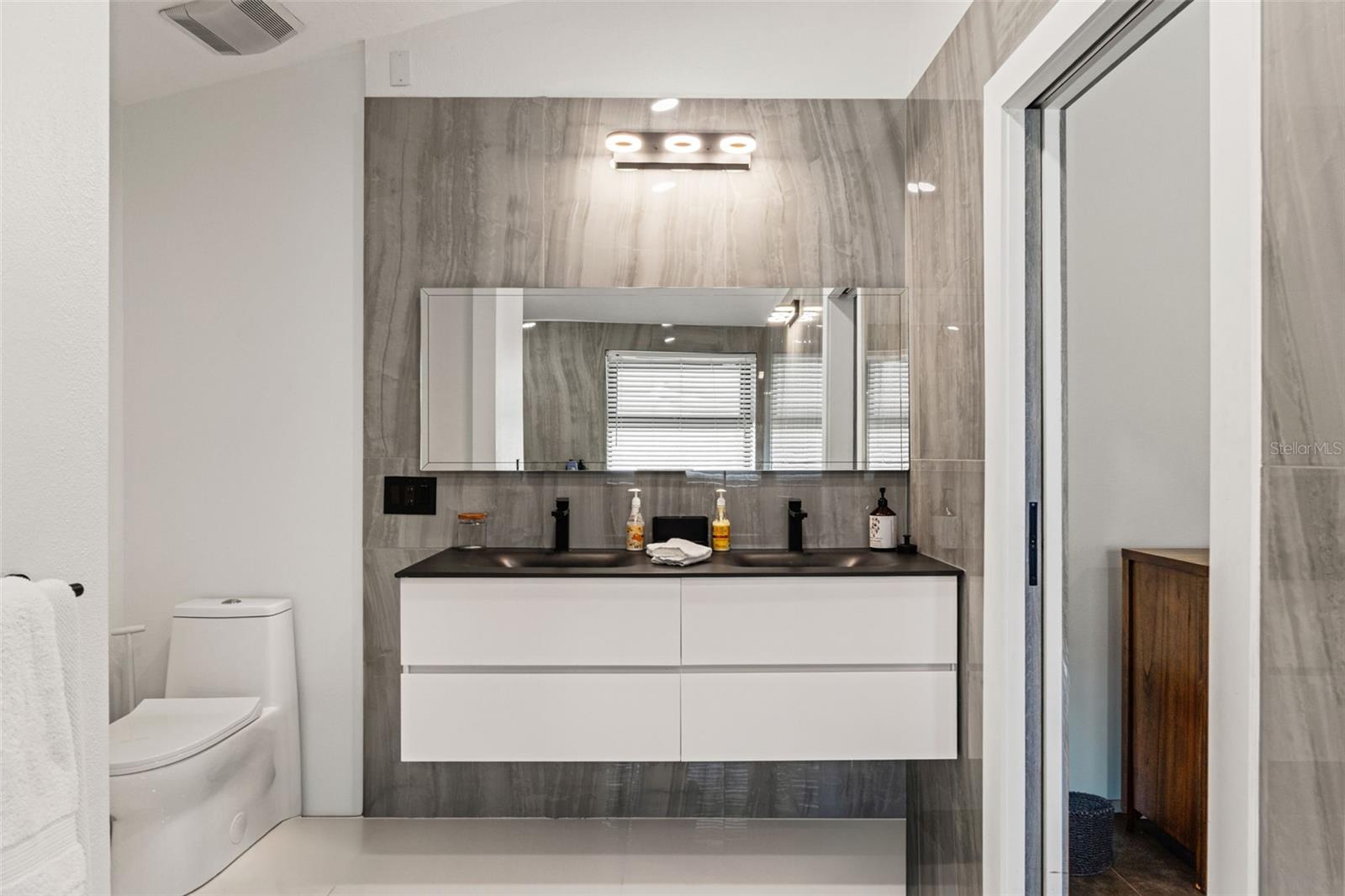 W7885871