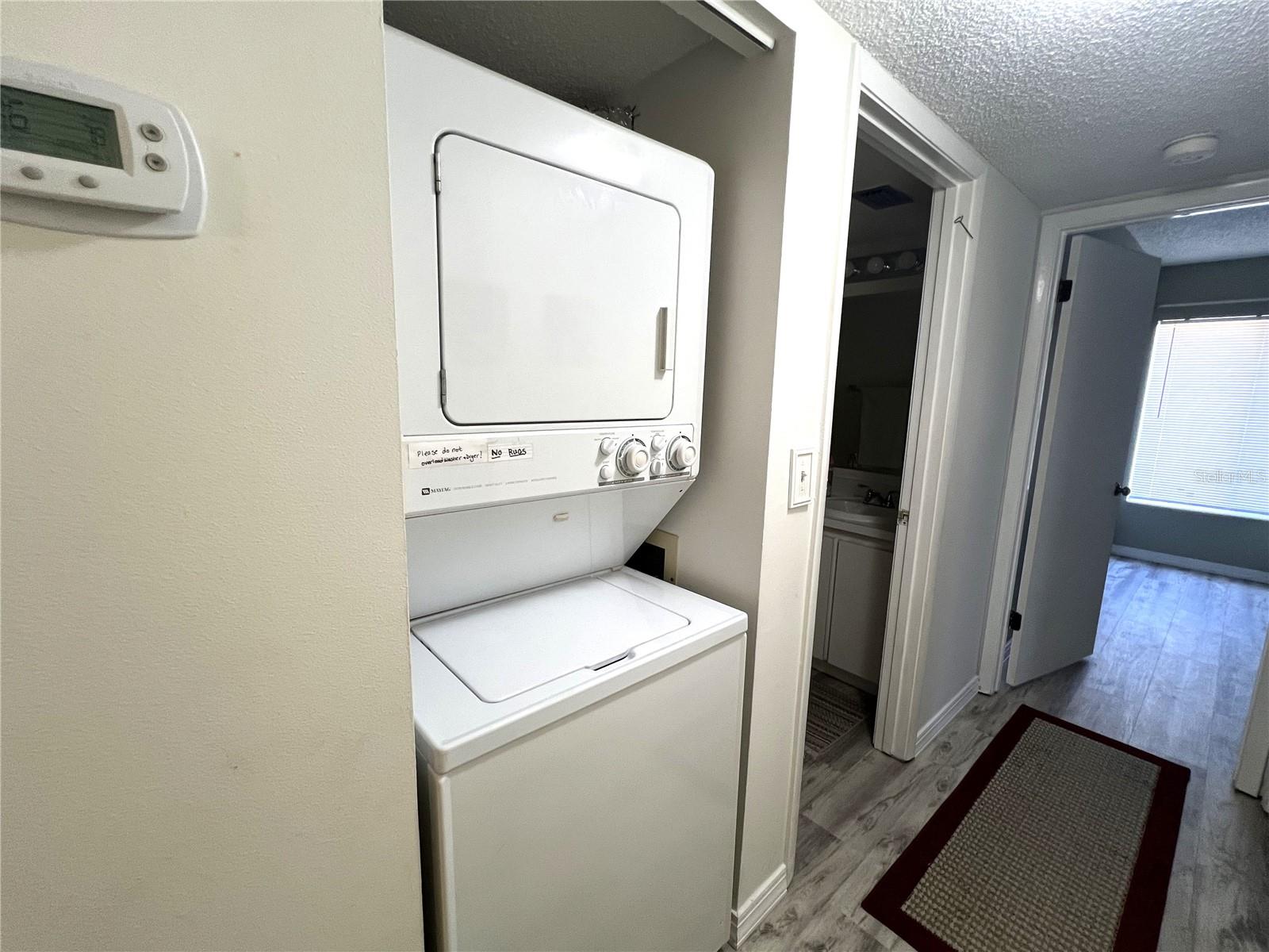 WASHER/DRYER & HALLWAY TO BEDROOMS