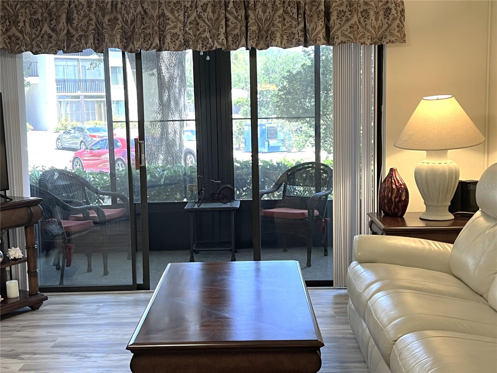 WIDE LIVING ROOM HAS ROOM FOR TABLES