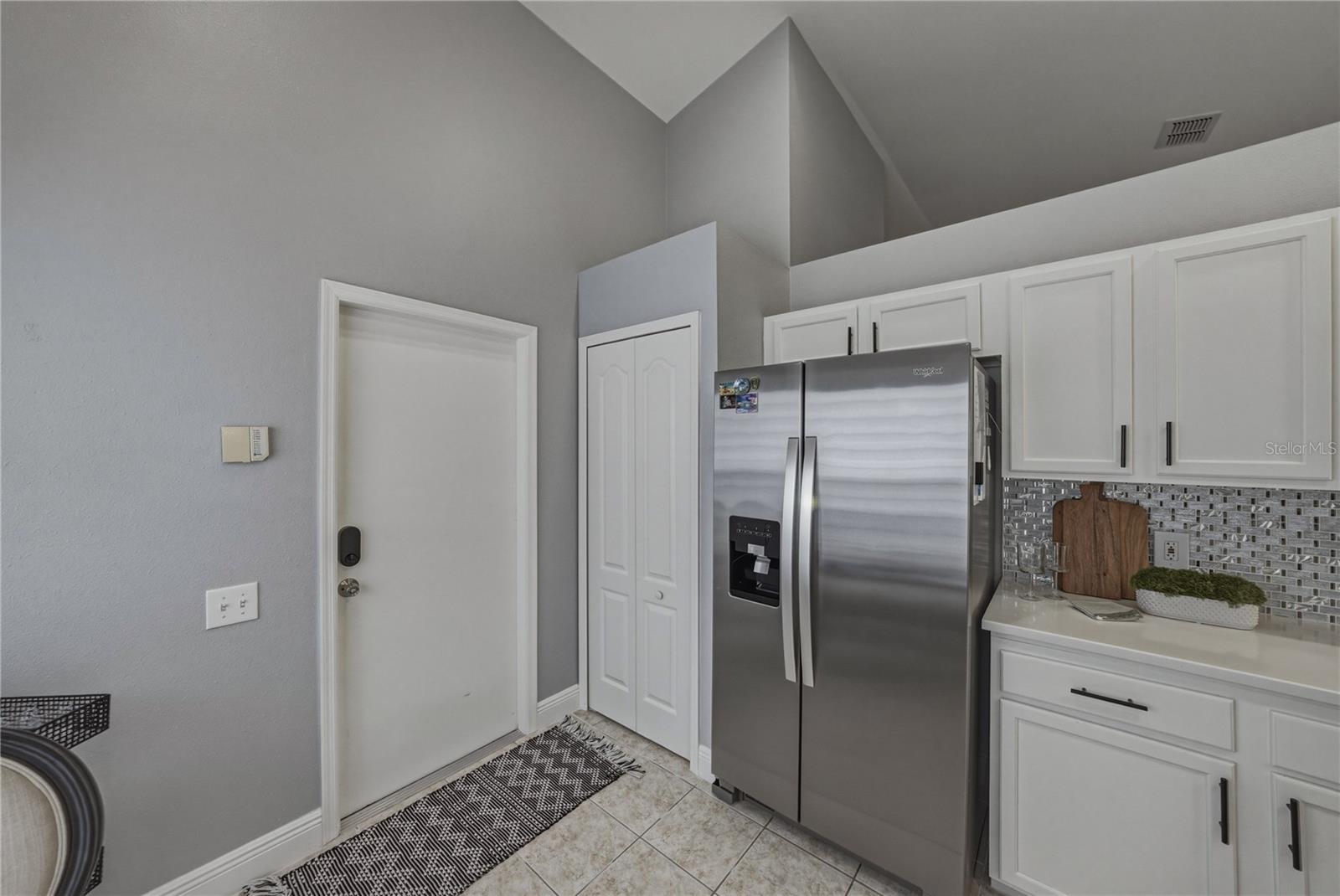 Kitchen w/Pantry