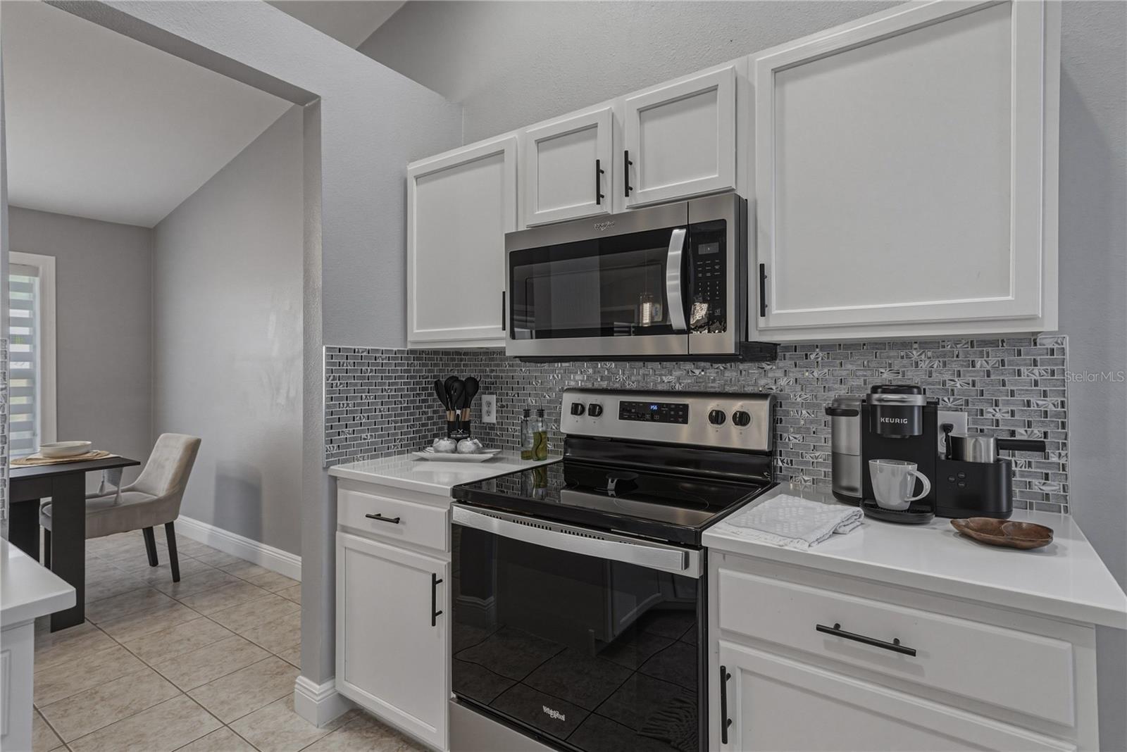 Kitchen w/Tile Backsplash