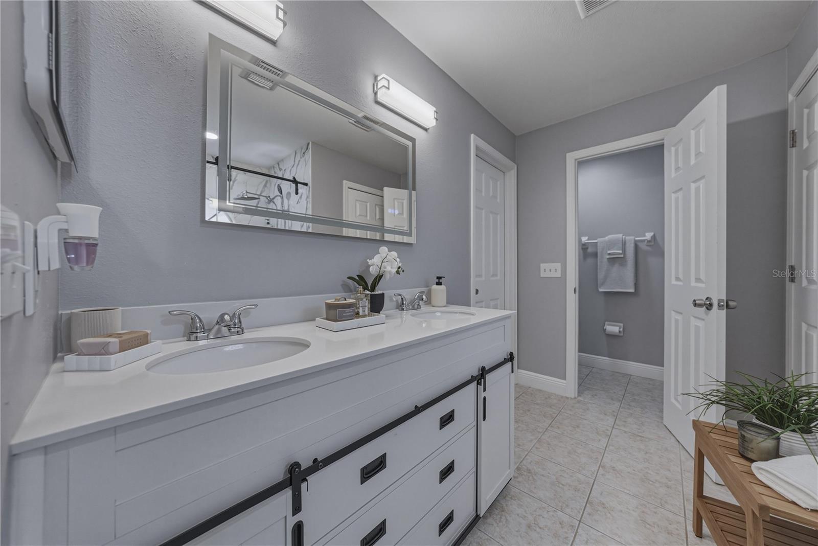 Primary Bath w/Dual Sink Vanity