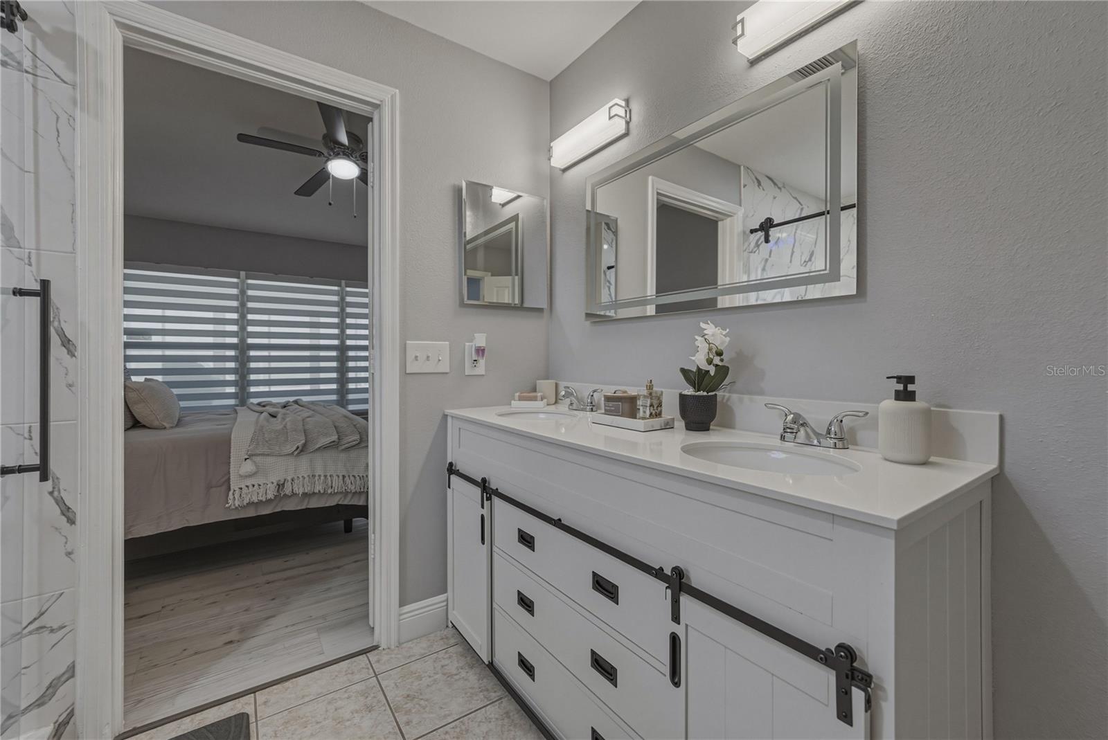 Primary Bath w/Lighted Makeup Vanity Mirror