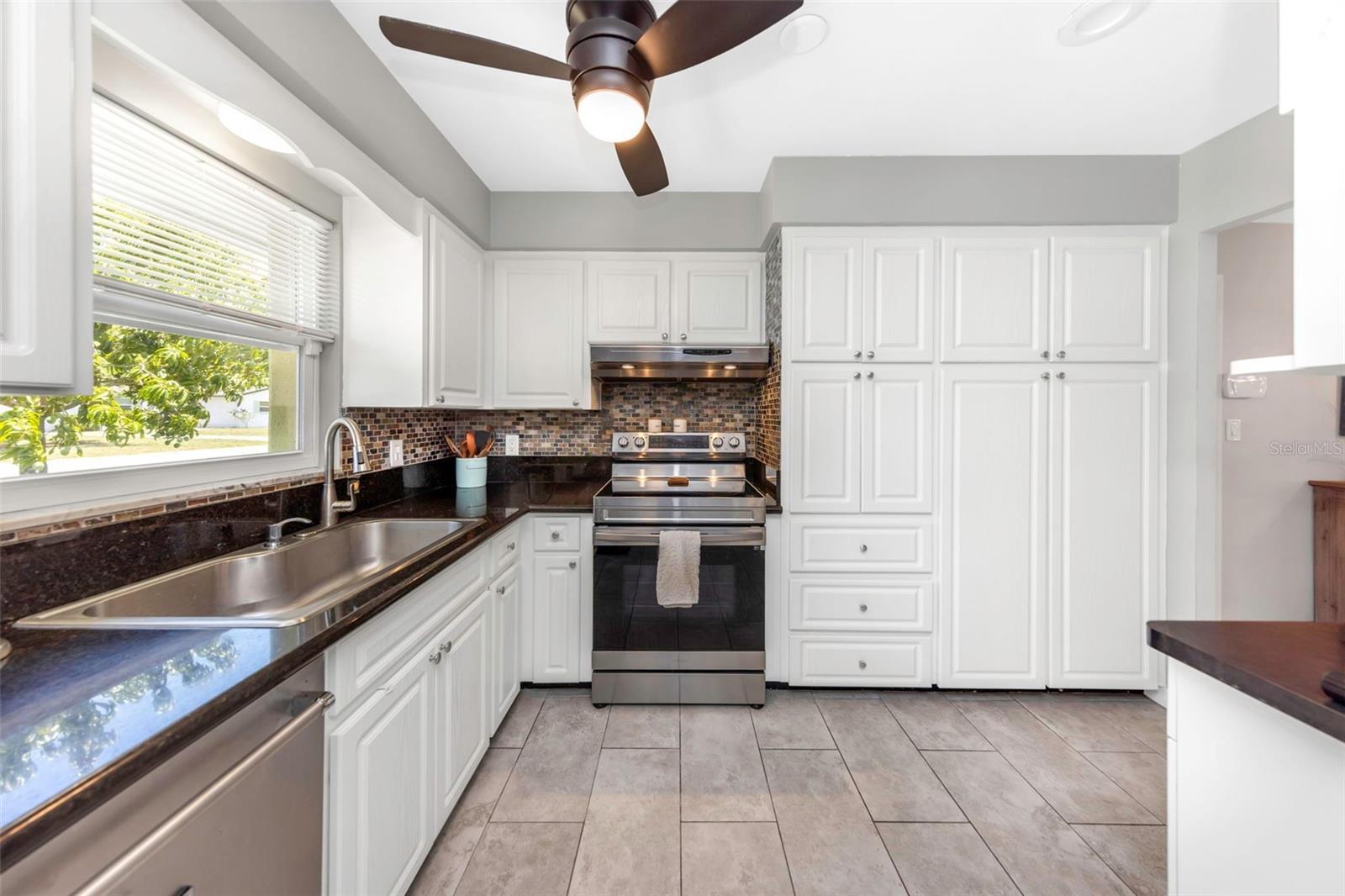 Kitchen - Right View